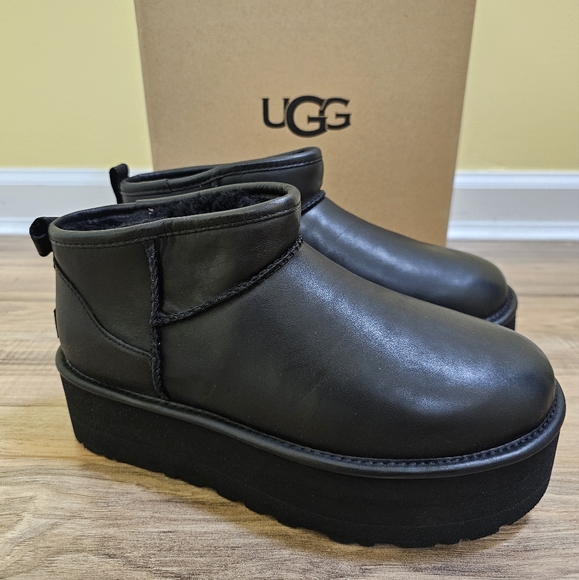 New UGG Classic Ultra Mini Platform Leather, size US 9